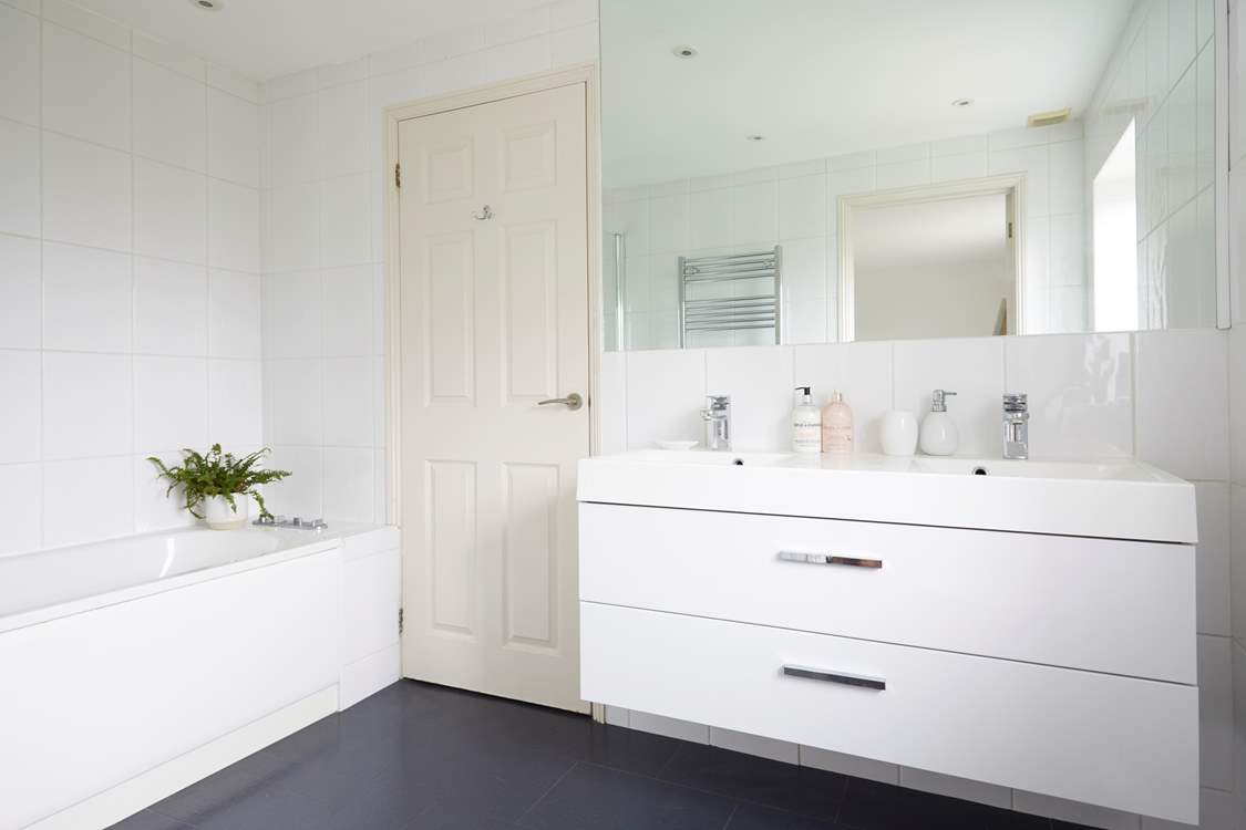 The large shared bathroom to the king-size double bedroom and bunk bedroom.