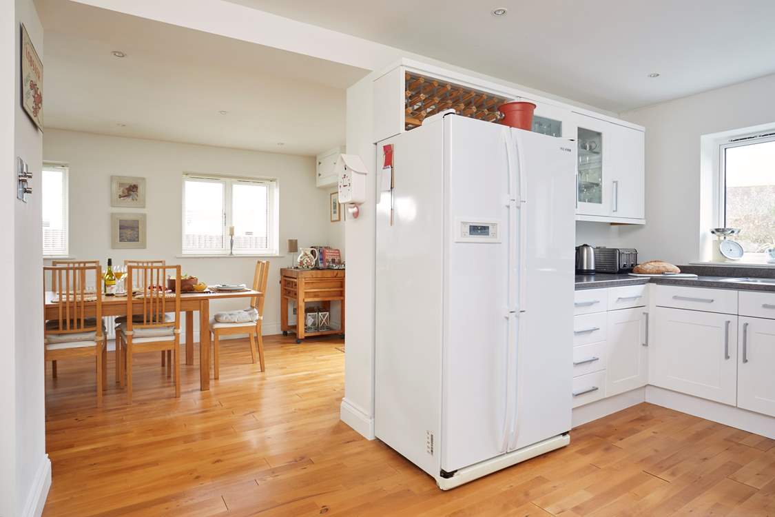 The spacious kitchen/dining-room is the ideal place for a social atmosphere.