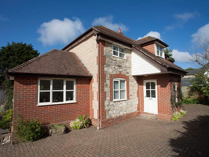 The New House, Sleeps 8 in Godshill