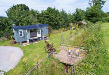 Duck's Puddle is in its own garden setting with a lovely additional seating-area on the bridge over the stream.