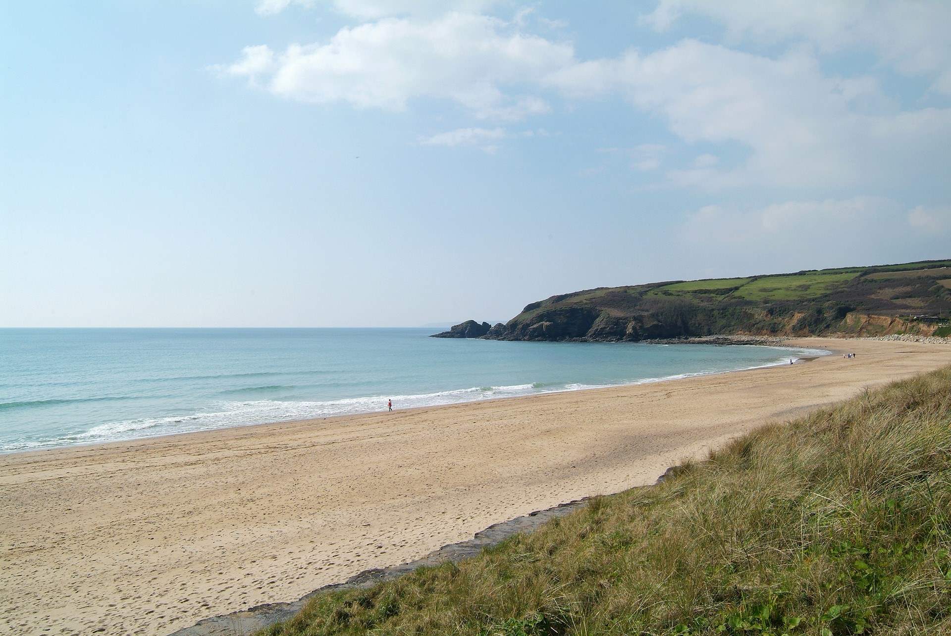 The sandy shores of Praa Sands are a short drive away.