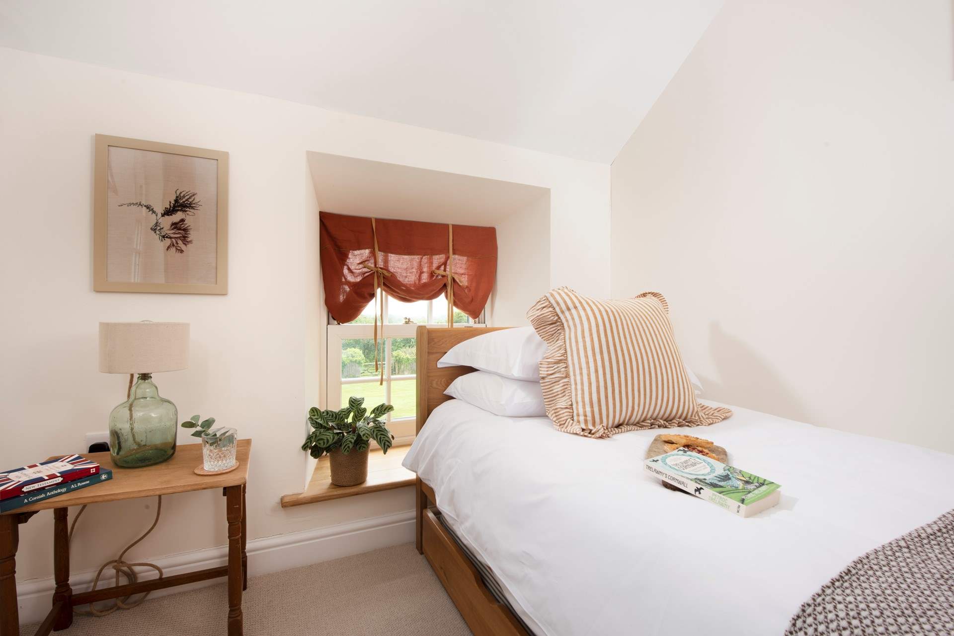 The single room has a pull-out trundle bed for flexible sleeping.