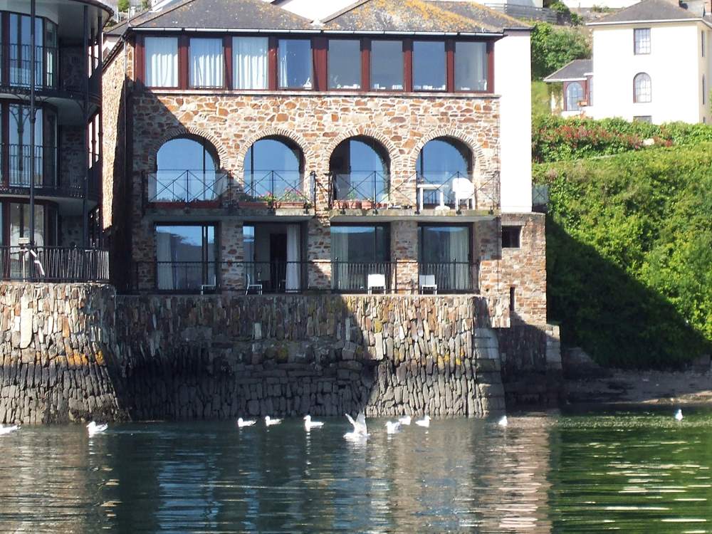 Whizziwig is the ground floor apartment.