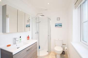 Have you got sand in between your toes after a day at the beach? Jump in the downstairs shower and wash it away.