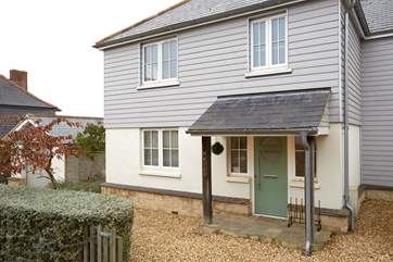 There is even an outside hot water shower, perfect for sandy toes, salty dogs and rinsing wetsuits.