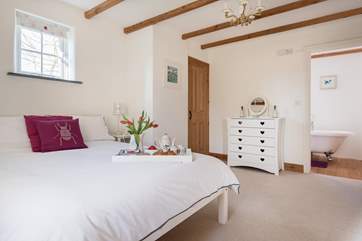 The master bedroom has a gorgeous en suite bathroom.