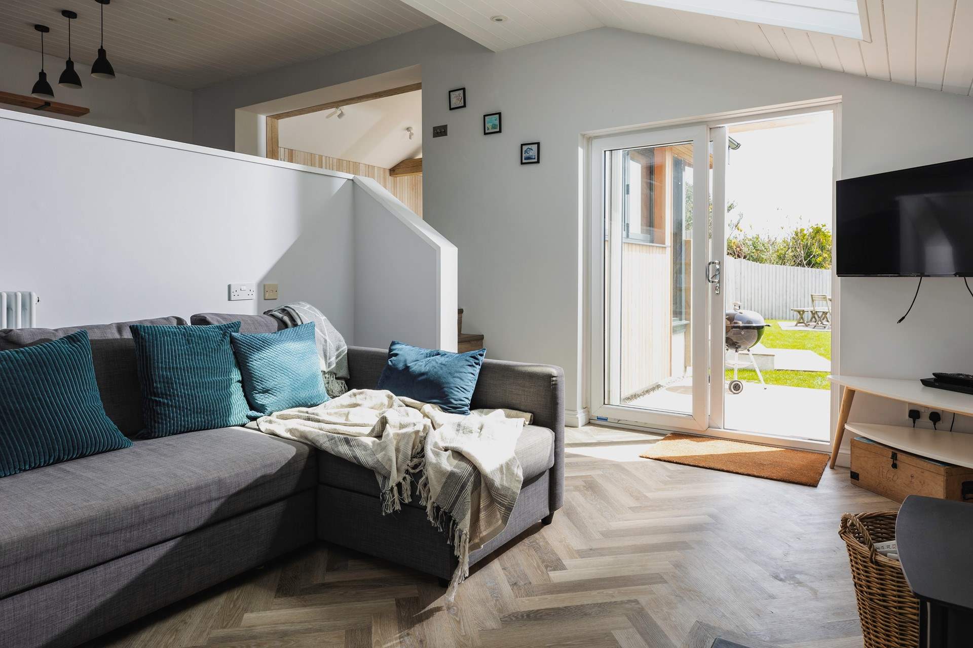 The living-room opens out onto the paved patio area. This fantastic layout allows everyone to enjoy this lovely property and fabulous location to the full.