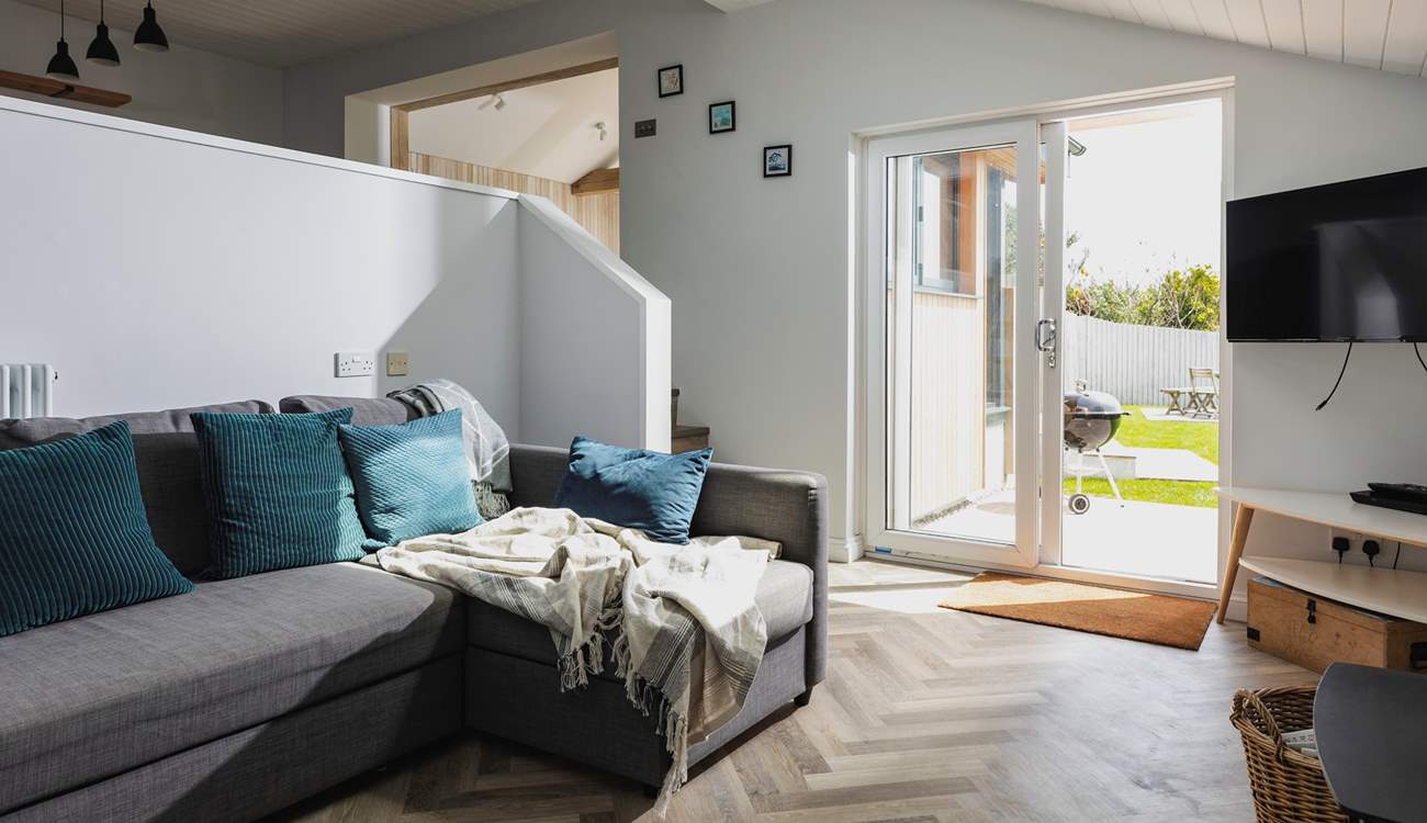 The living-room opens out onto the paved patio area. This fantastic layout allows everyone to enjoy this lovely property and fabulous location to the full.