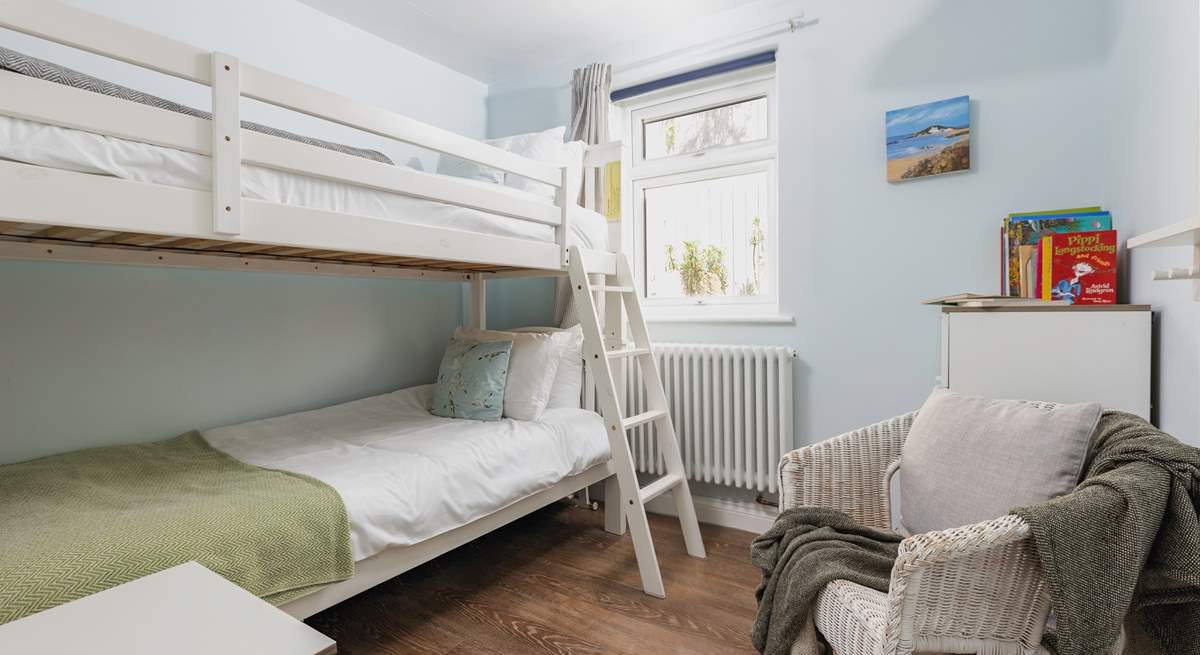 Bedroom 3 has these very welcoming bunk-beds.