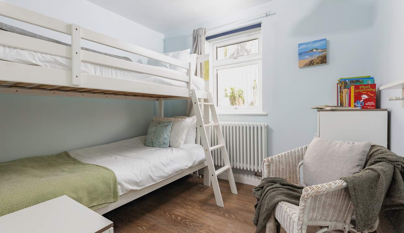 Bedroom 3 has these very welcoming bunk-beds.