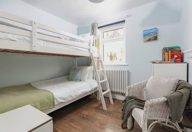 Bedroom 3 has these very welcoming bunk-beds.