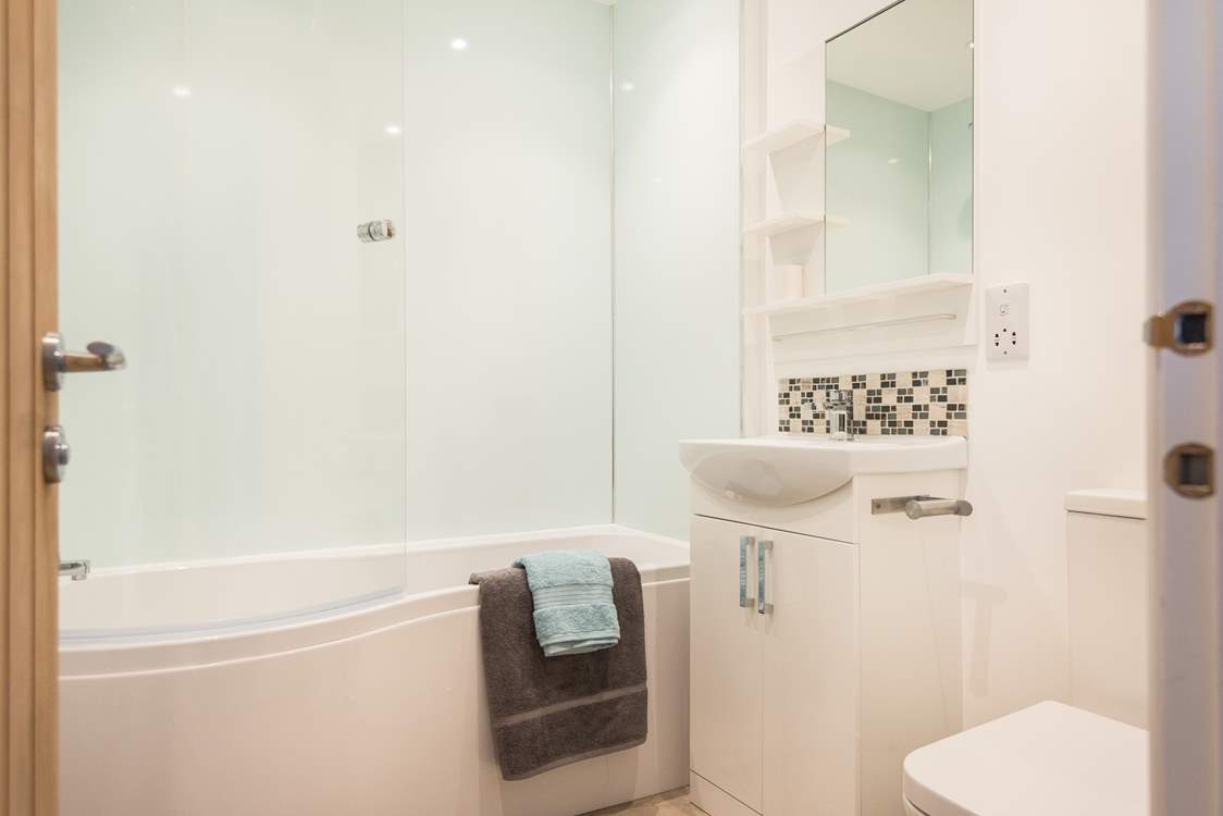The en suite bathroom to the principal bedroom.