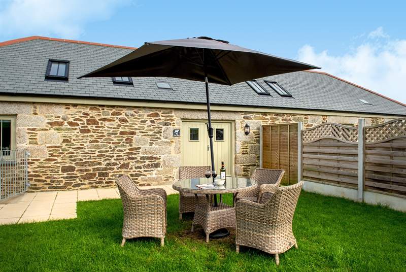 Enjoy sunny meals outside surrounded by farm land. 