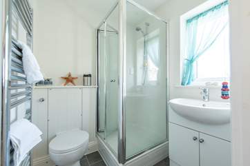 The en suite shower-room.