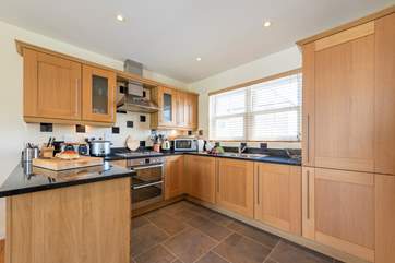 The well-equipped kitchen.
