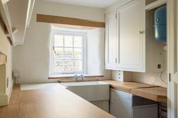 The utility-room behind the kitchen is very useful for all your beach gear.