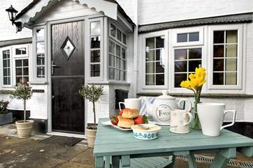 Make the most of the Cornish sunshine sat out in the courtyard, enjoy a barbecue on balmy evenings or a Cornish cream tea!