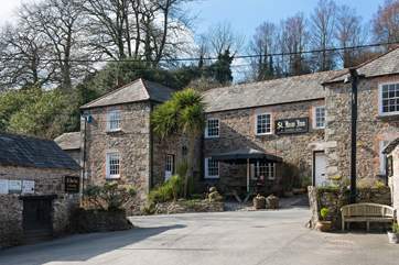 Walk down the country lane to the renowned St Kew Inn - you won't be disappointed.