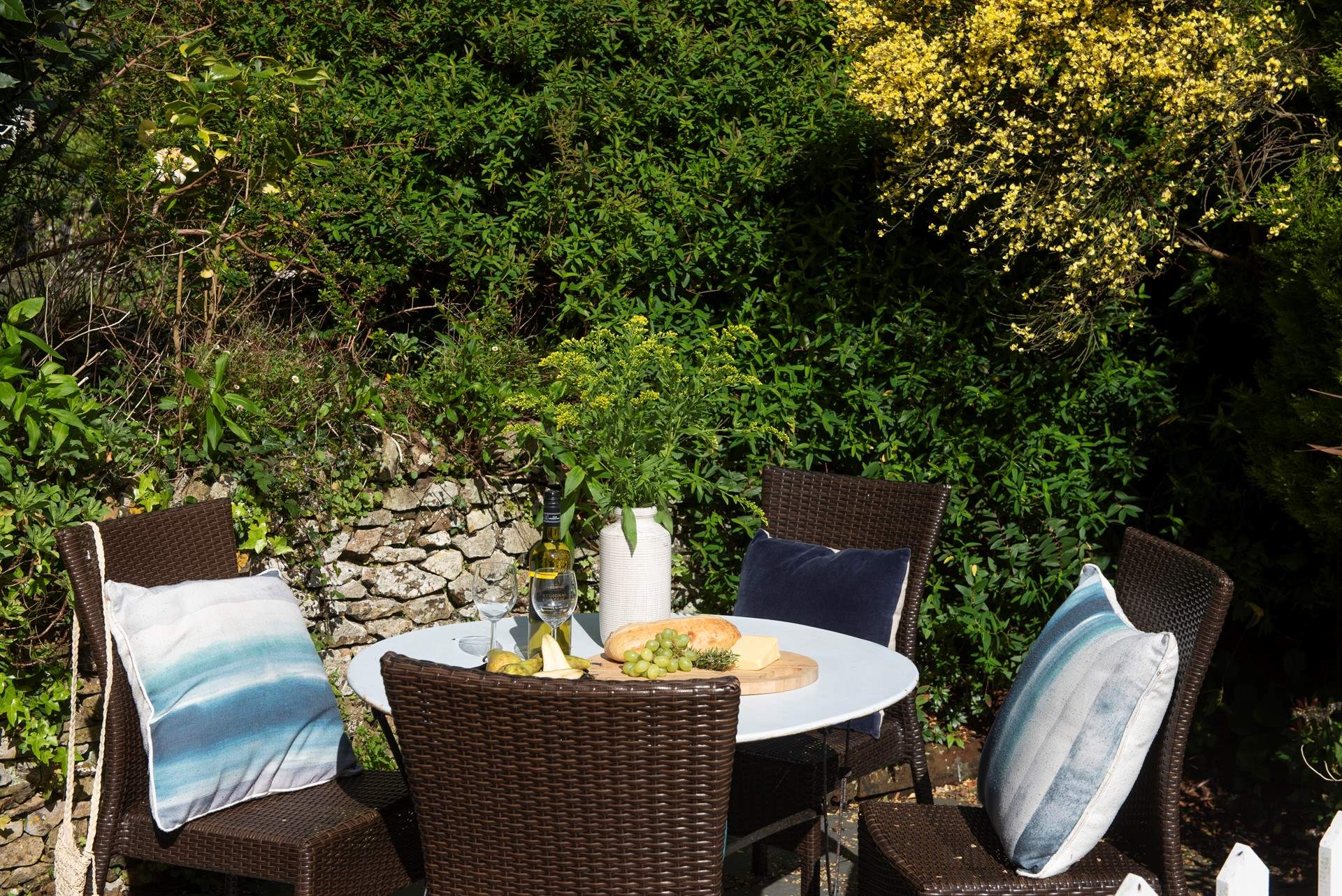 Make the most of the Cornish sunshine sat out in the courtyard, enjoy a barbecue on balmy evenings or a Cornish cream tea!