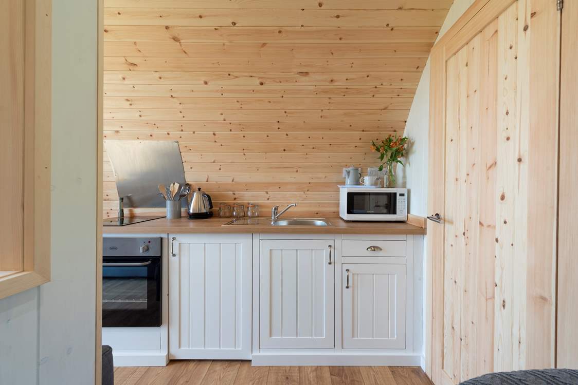 The fully fitted kitchen with all the appliances you need for your luxury glamping holiday!