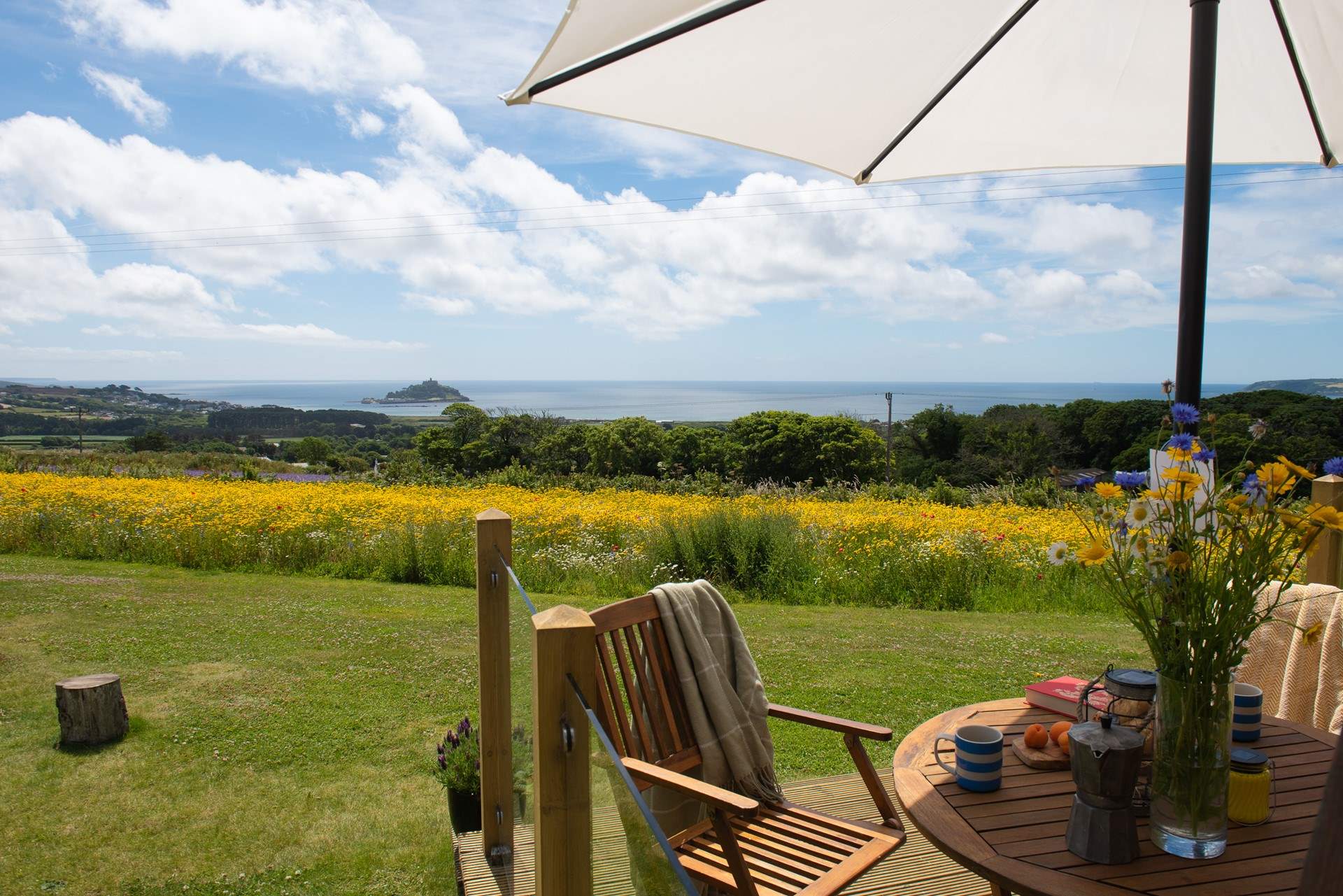 Enjoy your morning coffee with the most picture-perfect backdrop. 