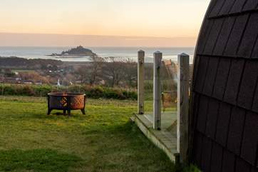Romantic evenings around the fire pit await.
