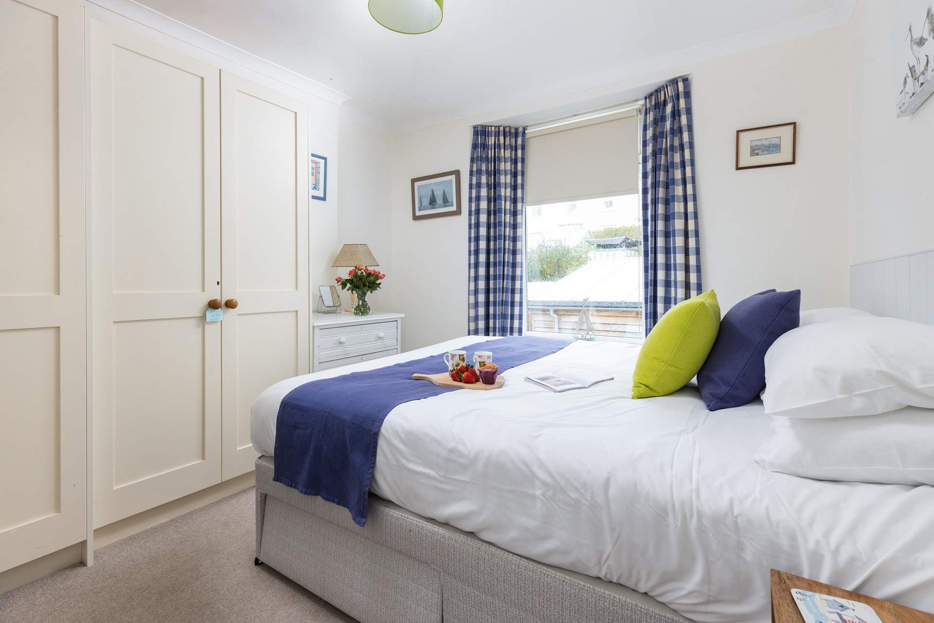 This bed can be a fabulous super-king or two twins for extra flexibility (Bedroom 2). 