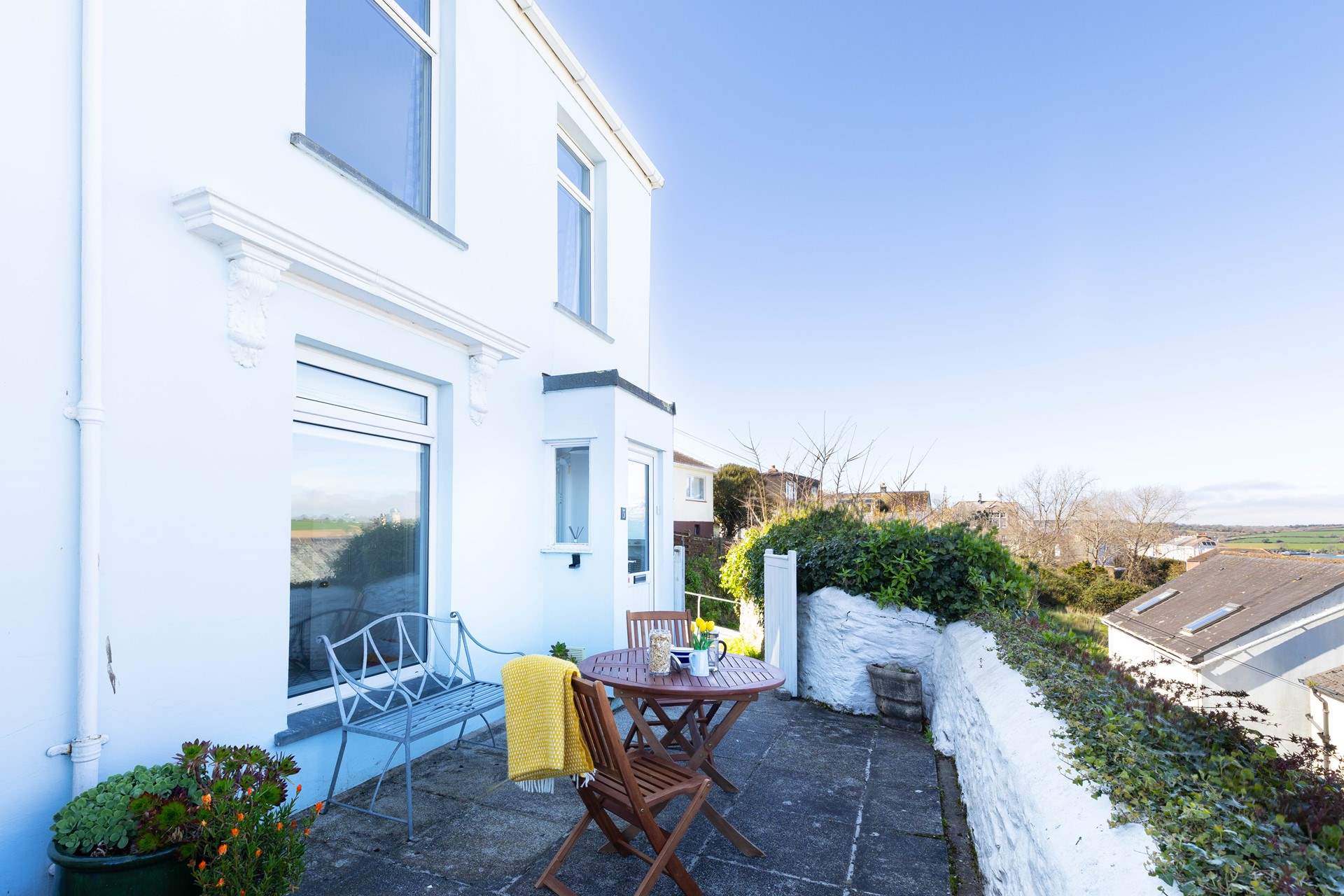 3 Thetis Place is the first of a row of three cottages over looking Falmouth. 