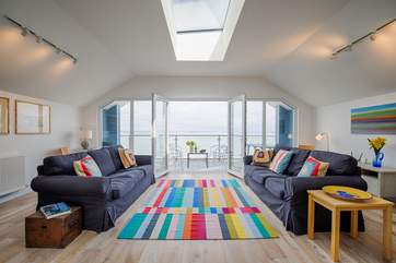 Another WOW factor with the most spectacular sea views from the first floor sitting-room and balcony.