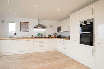 This beautiful modern and well-equipped kitchen is ideal for cooking up a family feast.