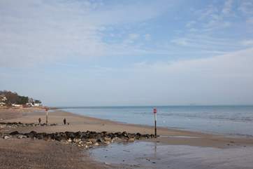 Ideal for swimming, sailing and windsurfing. This beach is a popular spot on the north coast of the Island.