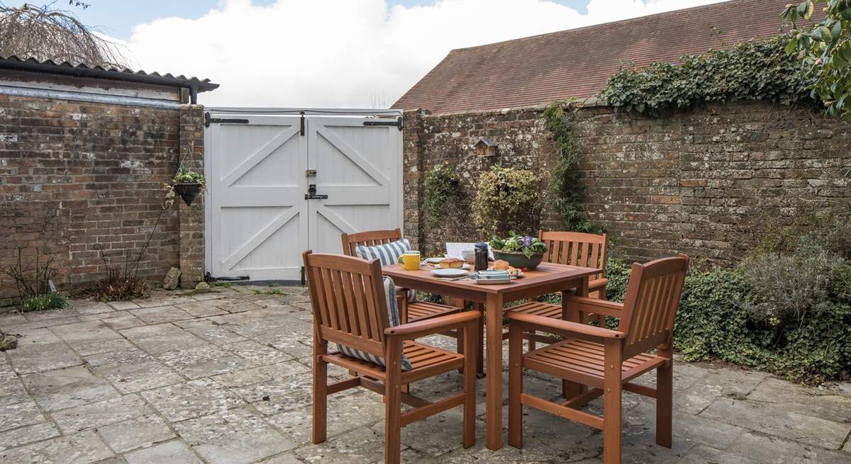 The courtyard garden is south-facing, making it a real sun-trap. Fully enclosed, the area makes a fantastic space for children and dogs to safely explore.