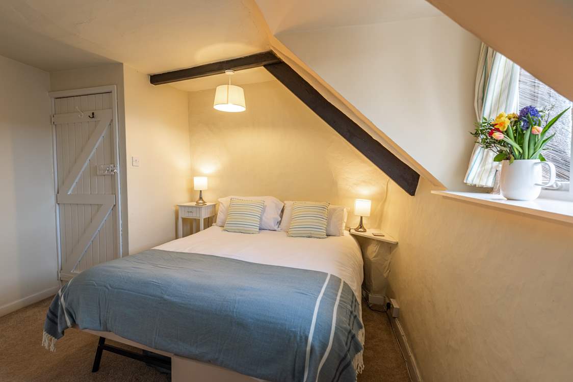 This pretty bedroom can either be made up as a king-size double bed (5') or two 2'6