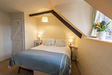 This pretty bedroom can either be made up as a king-size double bed (5') or two 2'6