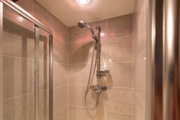 The en suite shower in this room.