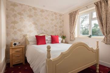 The pretty double bedroom at Little Meadowside.