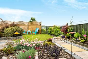 The lovely owners live next door, however you have your own private garden which you can enjoy undisturbed.