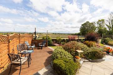 The lovely owners live next door, however you have your own private garden which you can enjoy undisturbed.