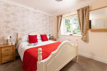 The pretty double bedroom at Little Meadowside.