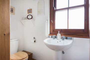 The en suite shower-room.
