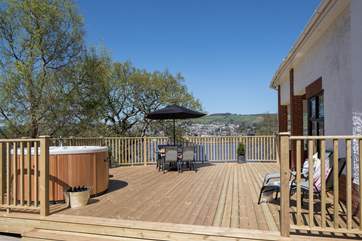 The perfect place for the whole party to gather (extra outside seating is available).