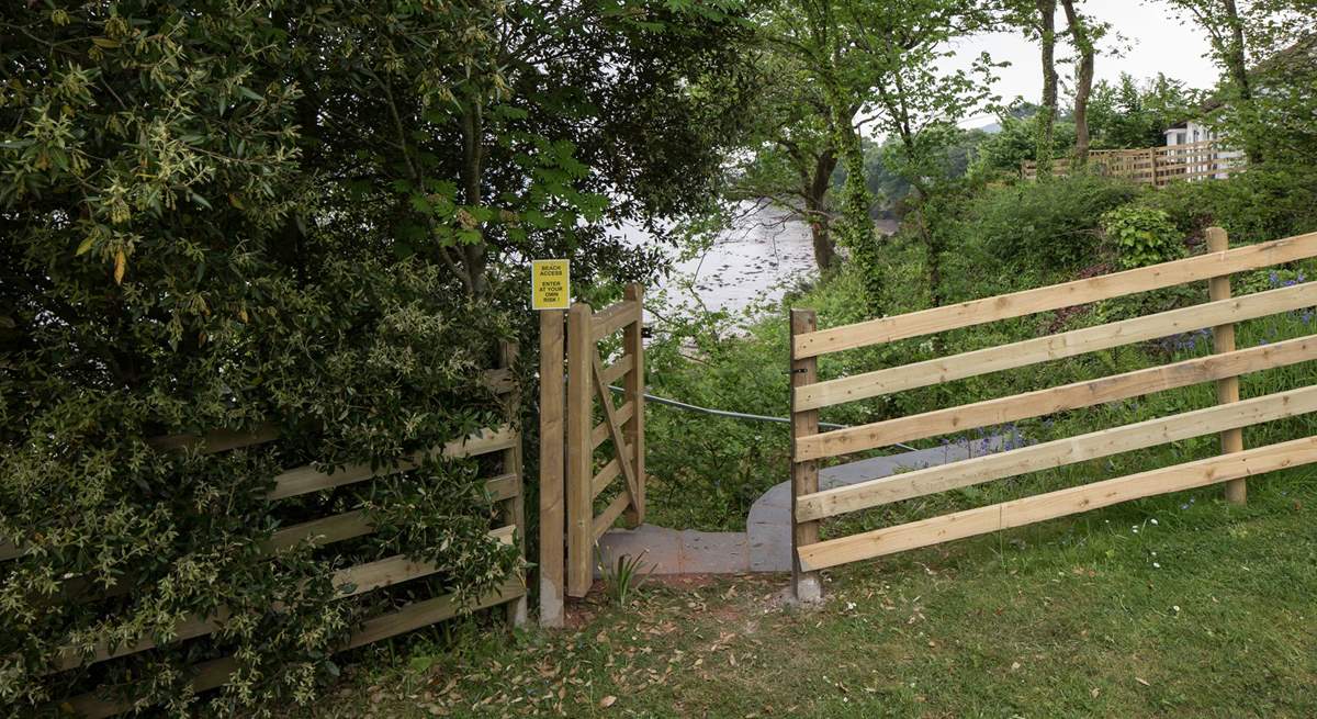 You even have your own private access to the beach below. Please take care when accessing this area, and please ensure that children are not left unaccompanied to access this pathway.