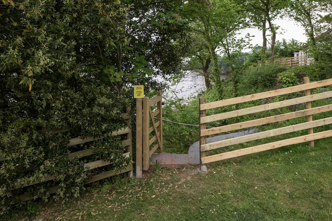 You even have your own private access to the beach below. Please take care when accessing this area, and please ensure that children are not left unaccompanied to access this pathway.
