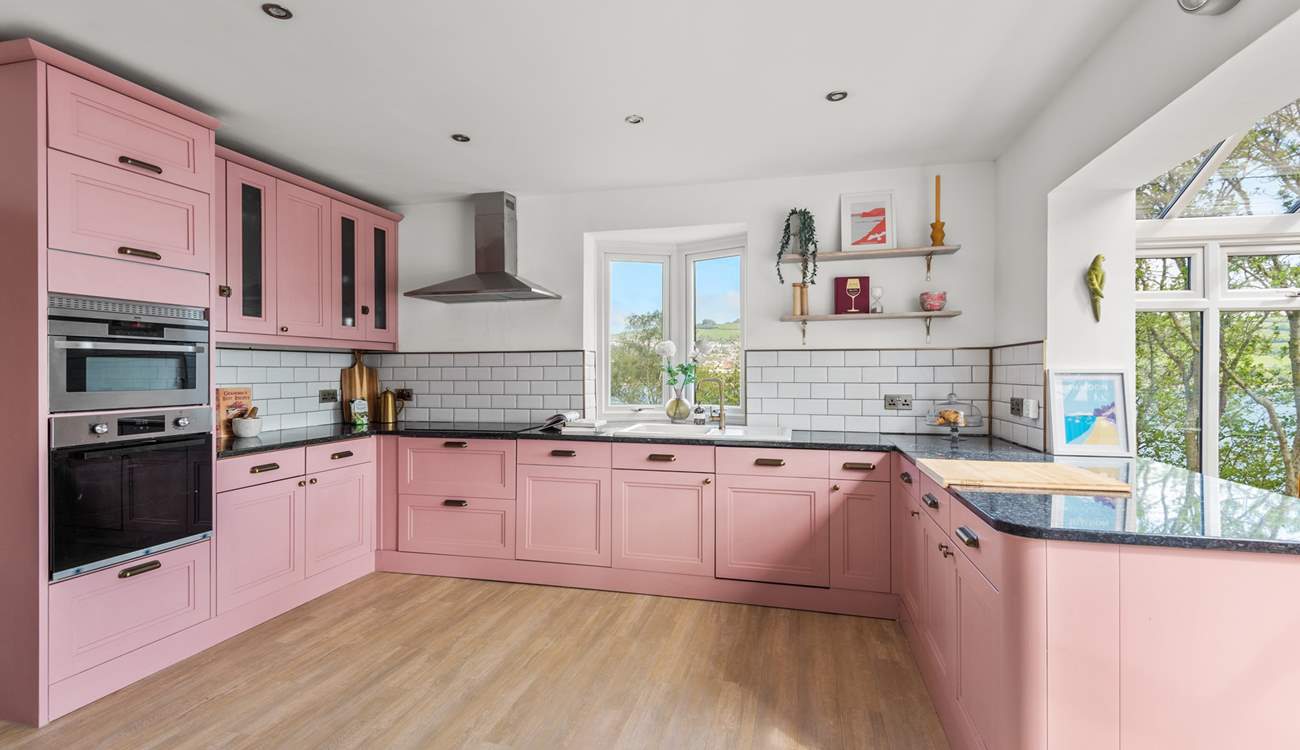 This super sociable kitchen/diner is perfect for family and friends.