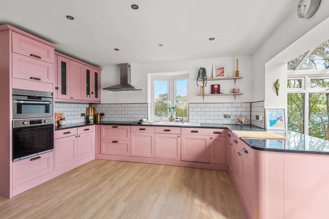 This super sociable kitchen/diner is perfect for family and friends.