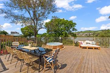 Al fresco dining from dawn until dusk, you have definitely found the perfect spot here.