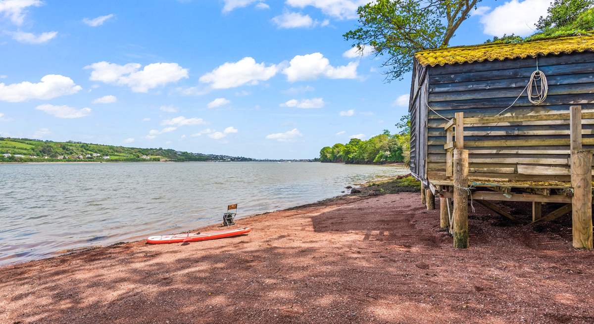 Estuary beach is the perfect place to launch your paddle board and kayak and you can even walk to Shaldon from here at low tide.