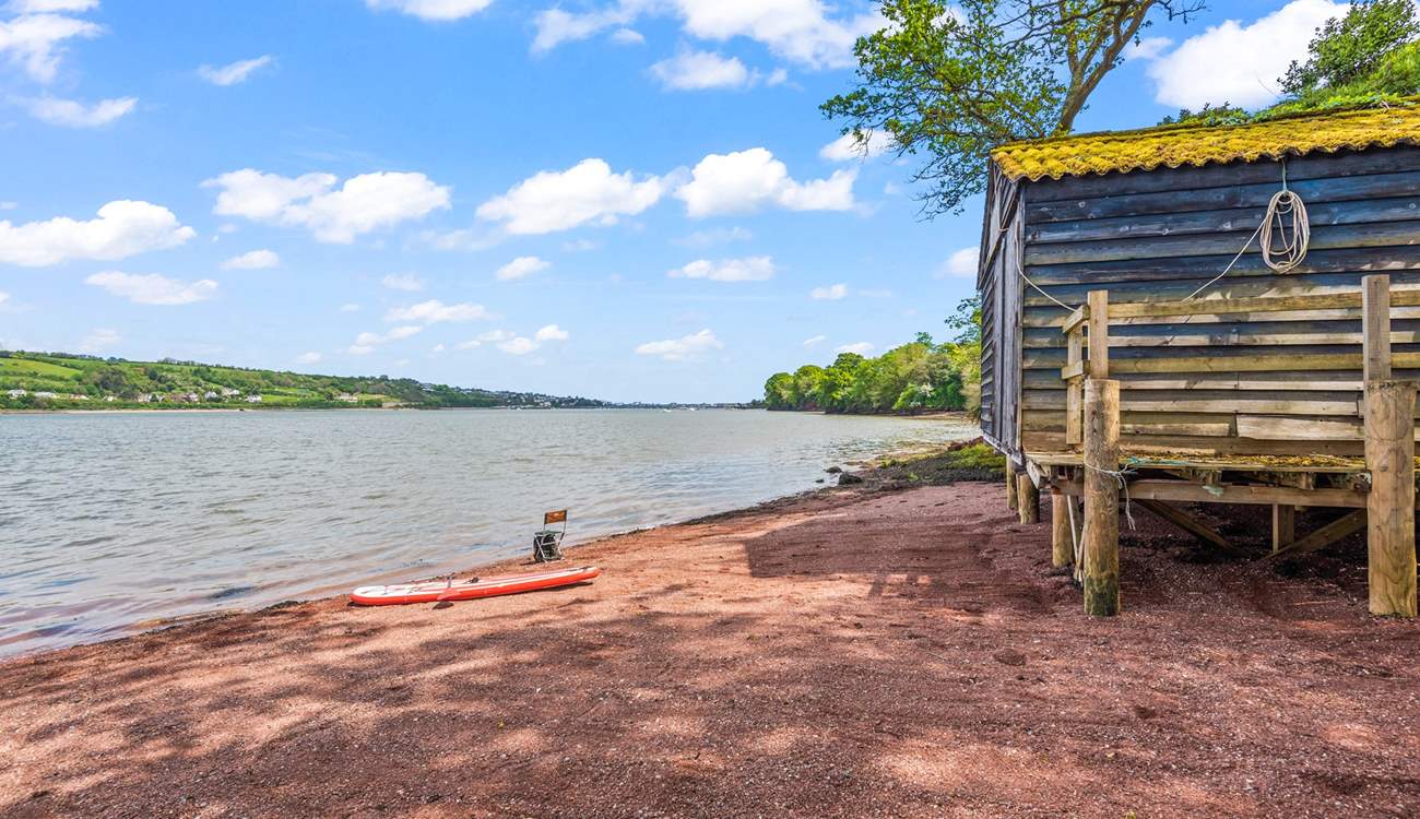 Estuary beach is the perfect place to launch your paddle board and kayak and you can even walk to Shaldon from here at low tide.