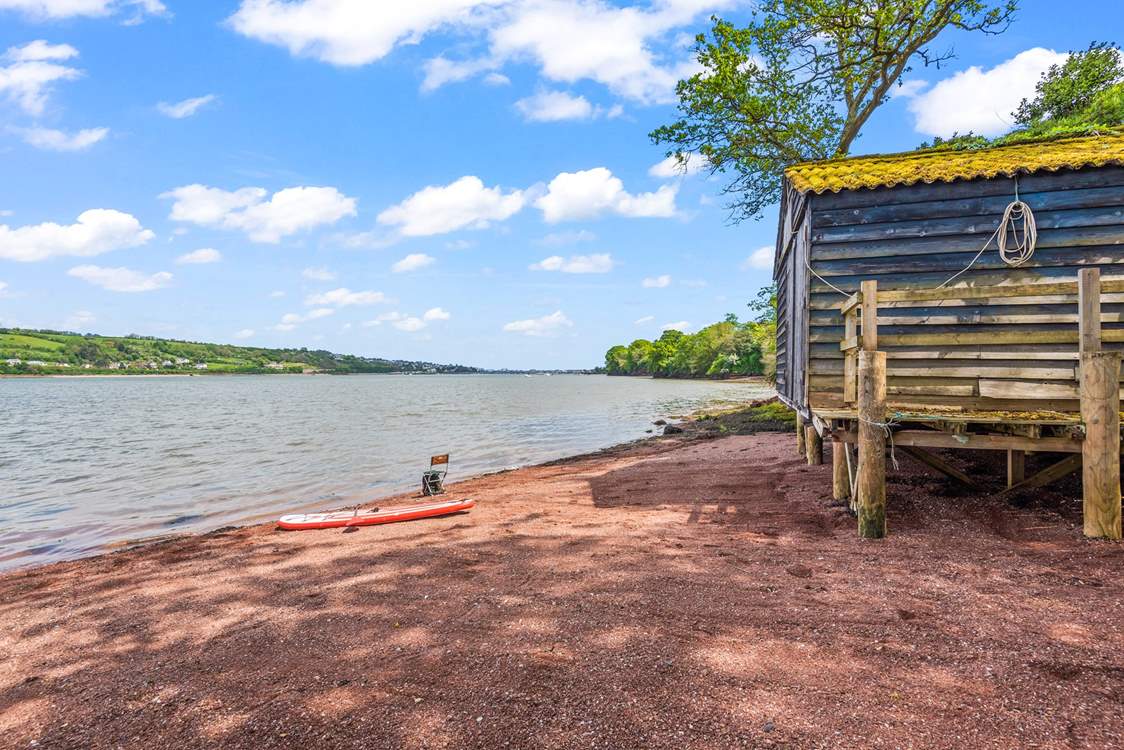 Estuary beach is the perfect place to launch your paddle board and kayak and you can even walk to Shaldon from here at low tide.