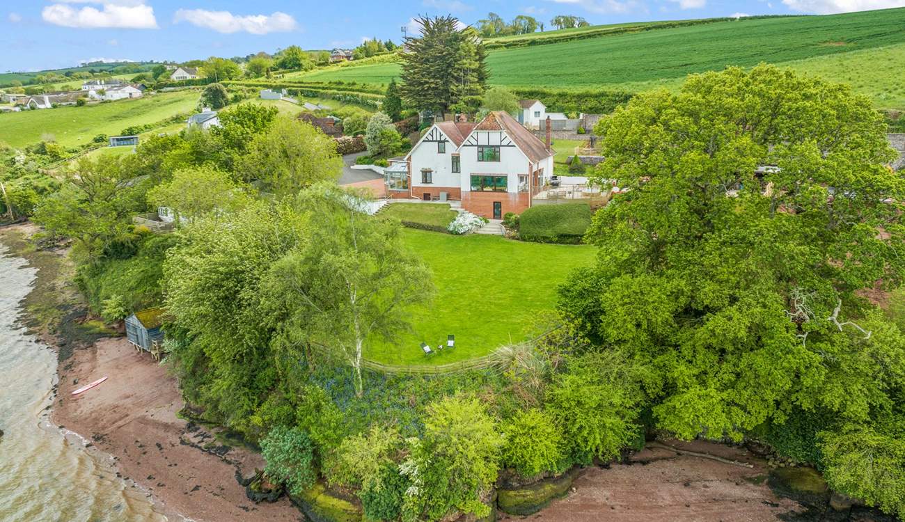 The estate has direct access to an estuary beach at low tide, and with direct step access it is a perfect place to launch your boat or paddleboard.